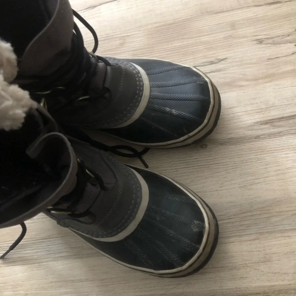 Sorel Black and Gray Boots with Shearling Trim - Picture 8 of 11